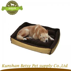 punainen liikuttaa koira sängyt.