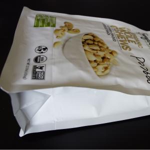 muovinen päällinen ziplock-pussi, jossa on reikä