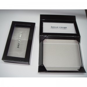 jäykkä paperilaatikko, jossa on PET-ikkuna