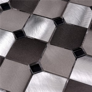 Lasi- ja Alu-mosaiikkitalon etuseinärakenteet