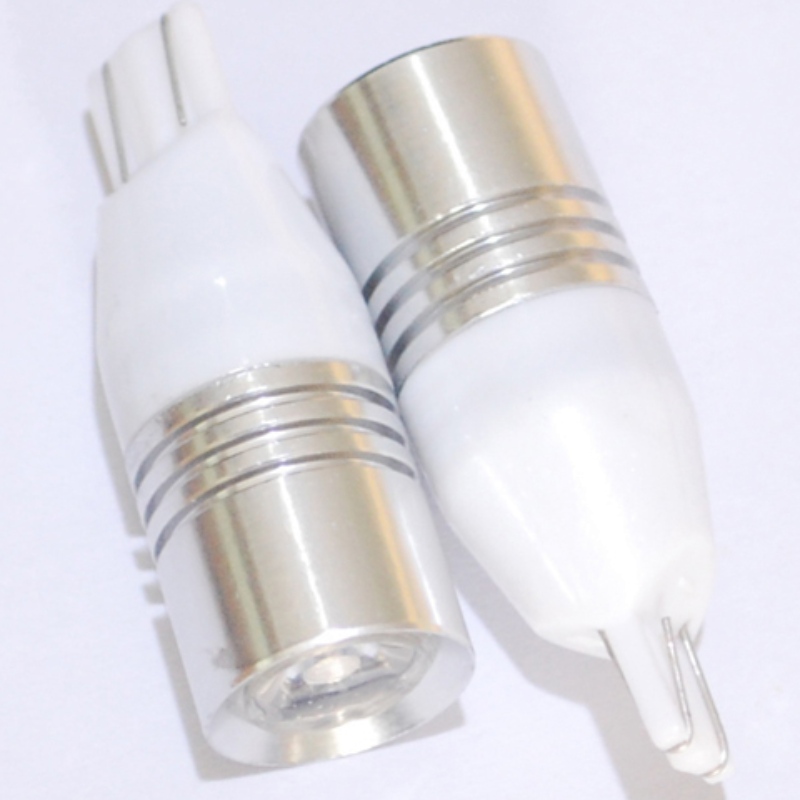 T15 5W CREE automaattinen LED-lamppu