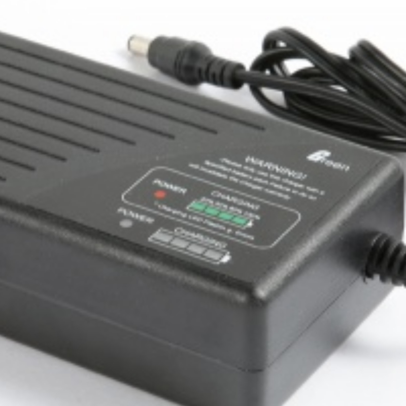 NIMH-akkulaturi 24 V ~ 48 V: n NIMH / NICD-akkuihin