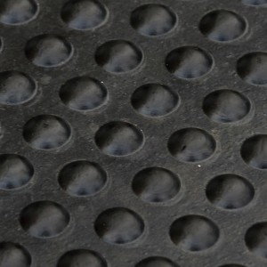 Vedenkestävä kumimatto, jossa on tyhjennysreikä ravintolaan