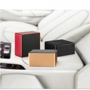 Mini-auton ilmanpuhdistin USB-virtalähteellä ja älykkäällä ilmatilan havaitsemistoiminnolla formaldehydin / smongen / PM2,5 / toisen käden savun / hajun / pölyn poistamiseksi - Mini-auton ilmanpuhdistin