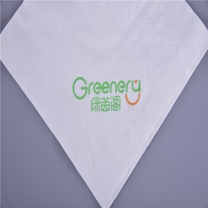 mittatilaustyönä painetut 1/4-kokoinen taita päivällispaperilautasliinat