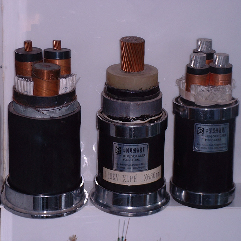 Kupari / alumiini 300 mm, 400 mm, yksijohtiminen kaapeli, metallisuojuksella 220kv 110kv