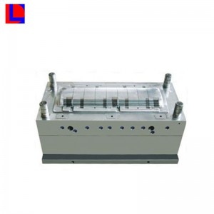 muoviosa, joka on valmistettu valamalla toimittajan räätälöity muovi muotti