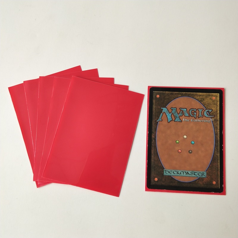 66x91mm kiinteä punainen vakiokokoinen MTG / Pokemon-pelikorttisuoja