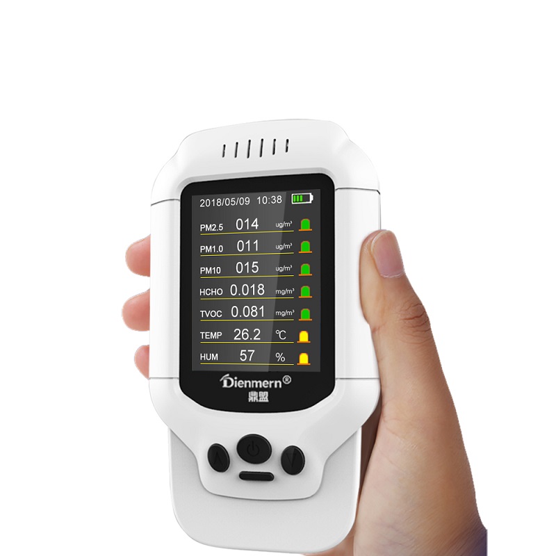 Ilmanlaatumittarin tarkka testausformaldehydi (HCHO) -detektori TVOC / AQI / TEMP / HUM-testitietojen näytöllä Ilmanlaatu PM2.5 / PM10