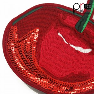 kirsikkakirjonta paljetteja