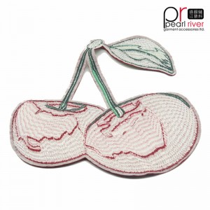 kirsikkakirjonta paljetteja