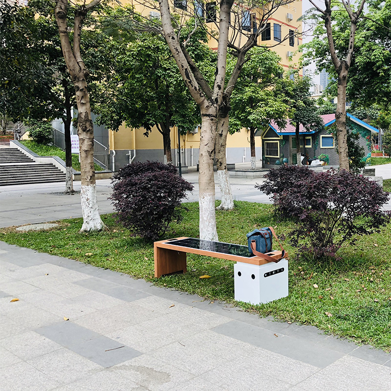 Smart Park Bench aurinkoenergian langaton laturi