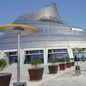 Aurinkosuojateräspenkkien istuimet Mainonta Pole-puhelimen ja -tablettien lataus