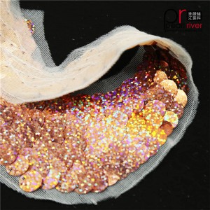 vaaleanpunainen sydämen muotoinen paljettilaastari