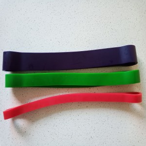 Lyhyt lateksinen kiristysbändi