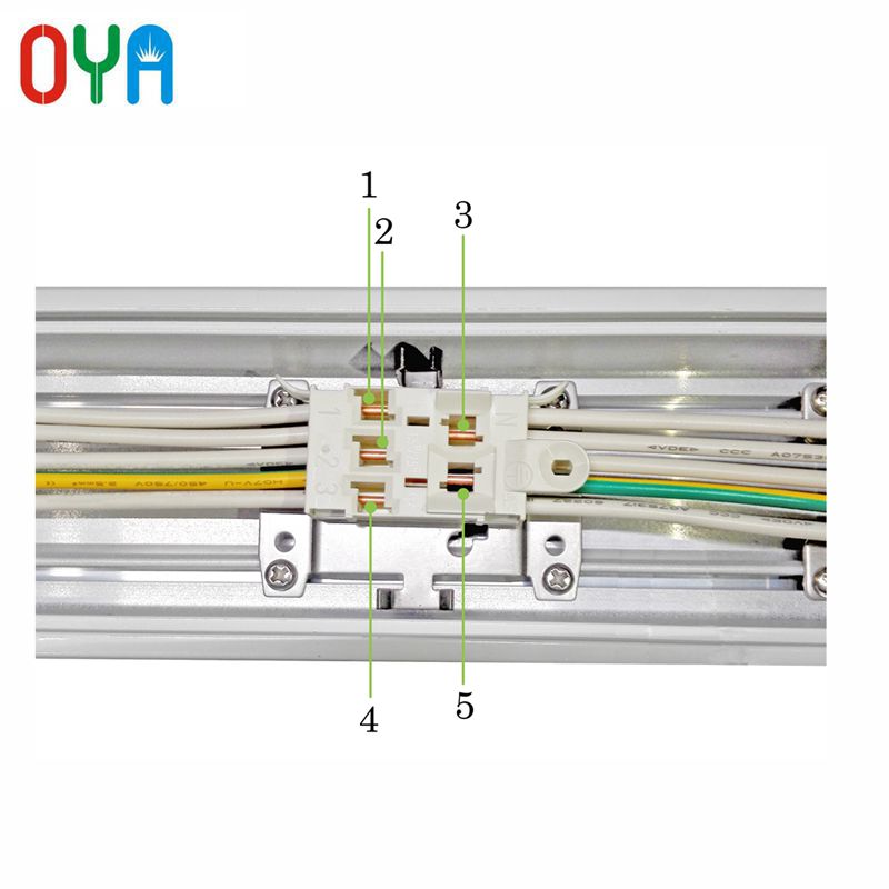 40 W: n LED-lineaarinen valaisinjärjestelmä 5-johtimisella kanavalla