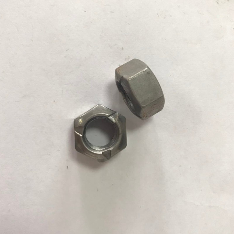metalliset lukkomutterit