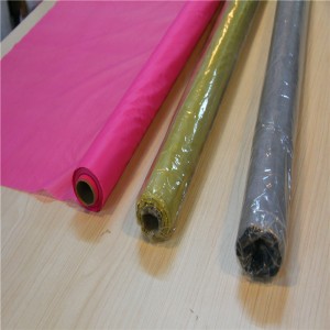 Rullalevypöytäliinaleikattu pöytäliina