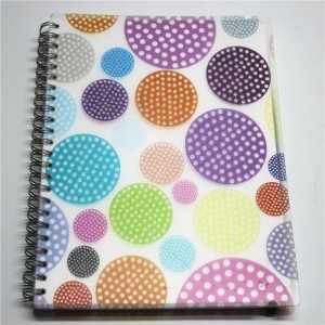 Muovinen kannenrengaskansio Notebook joustavalla nauhalla