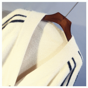 2019 Uusin löysä jäljitelmäminkiraita Jacquard Ladies neuletakki