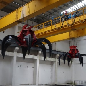 Kaksoispalkki ylänosturilla kahvalla