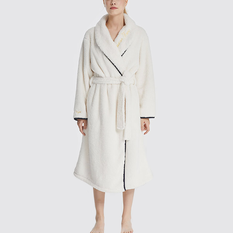 Naiset nauravat fleece-kirjonta Robe