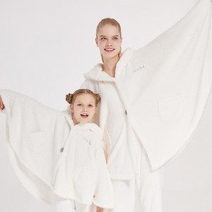 Perhevaatteet sopivat fleecetakkiin