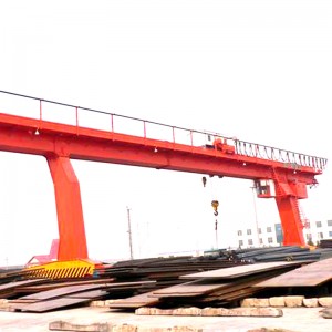 L-muotoiset jalat vinssillä varustetun yksiosaisen nokkinosturin kanssa