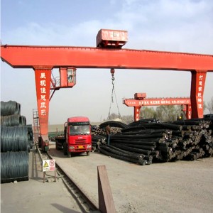 L-muotoiset jalat vinssillä varustetun yksiosaisen nokkinosturin kanssa