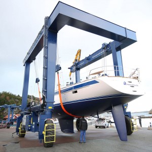 Veneen ja jahdin käsittelynosturi