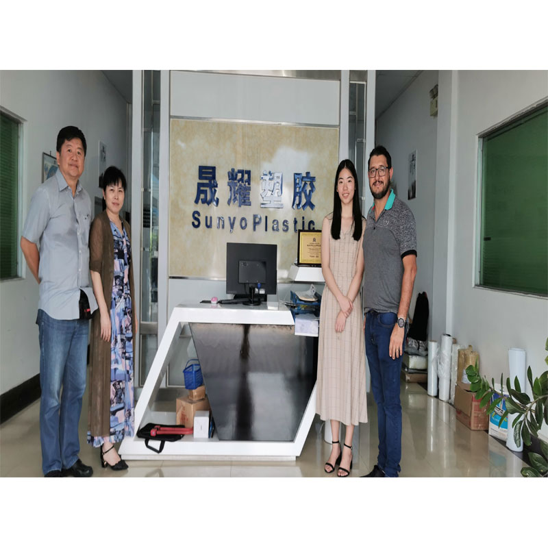 Brasilian asiakkaat vierailevat Sunyossa