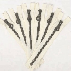 Muovinen vetoketjullinen suljettu muoti RIRI-hampaat Maalattu automaattisen lukituksen liukusäädin avaimenreikä vetämällä 9