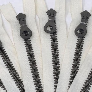 Muovinen vetoketjullinen suljettu muoti RIRI-hampaat Maalattu automaattisen lukituksen liukusäädin avaimenreikä vetämällä 9