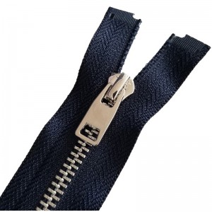 Metallinen vetoketju vaalean kullan hampaiden messinki vetoketju vaatekappaleille, käsilaukkuille 12