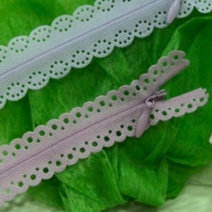 Näkymätön vetoketju kuviollisella pitsiteipillä 12