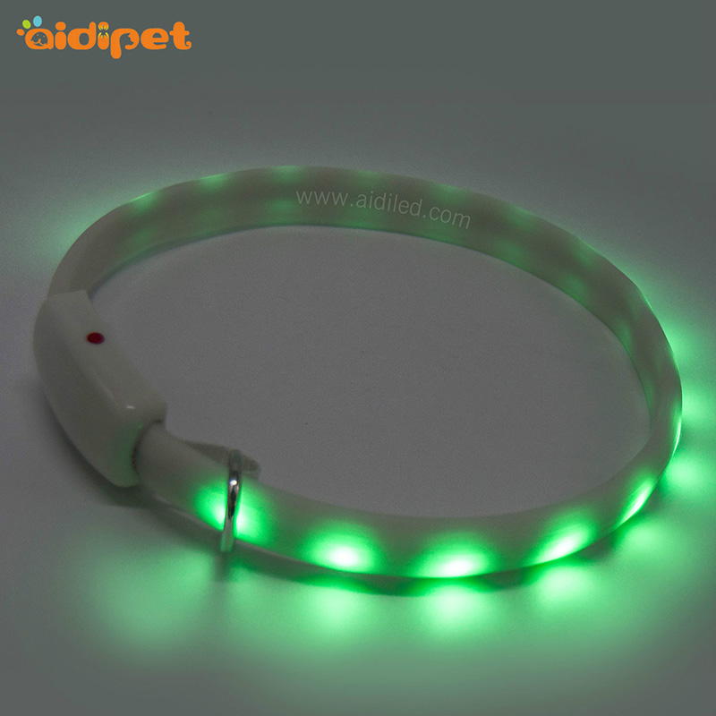 Lemmikkieläinten lahja silikoni henkilökohtainen värikäs koiran kaulus LED elektroninen koiran kaulus