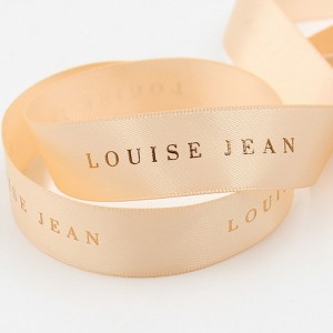 räätälöity värikäs logotulostus kohokuviointifoliopainattu musta satiininauha