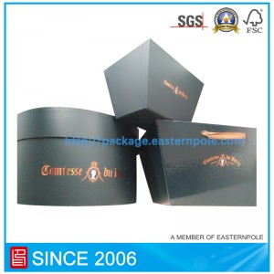 Kuuluisa brändi asettaa paperilaatikko ja paperipussi