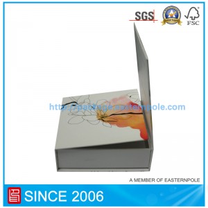 Ylellinen magneettitiivistepaperilaatikko, jossa on kaksi läppää