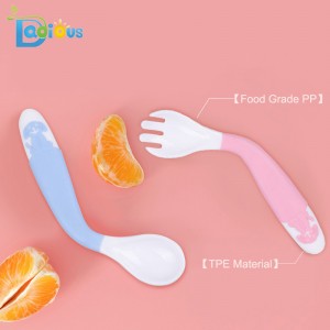 Uusi saapumisvauva Baby Learning Spoon ja Fork BPA Free Plastic Toddler astiat Bendable Soft Perfect Self Feeding vauvan lusikat \\ t