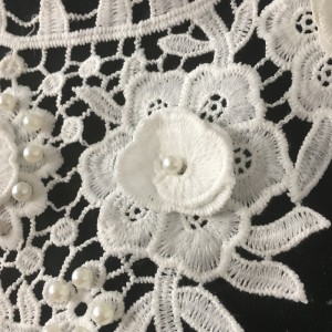 Uusi saapumiskaulus, jossa on helmiä