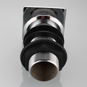 Metalli-painallusruutu, jossa upotettava neliöpistoke