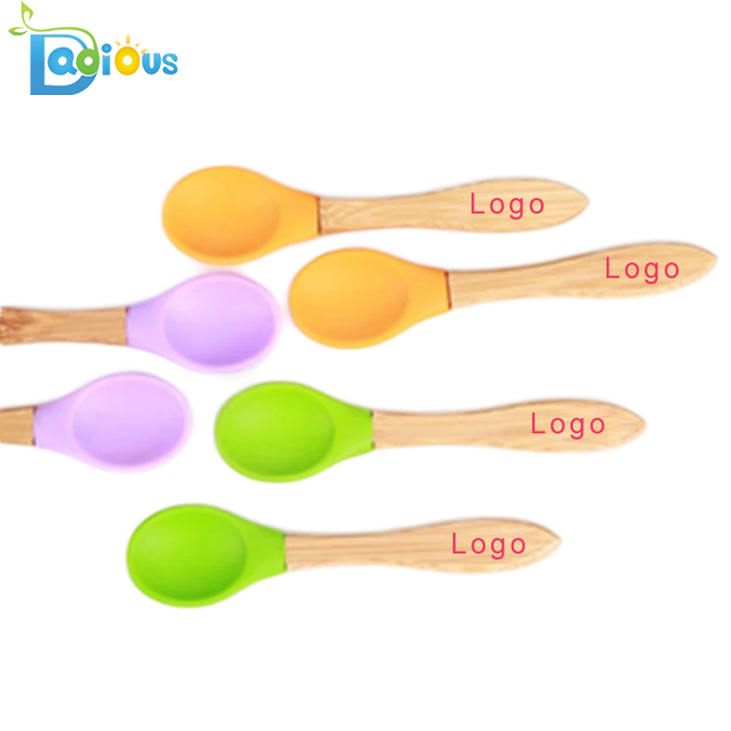 Custom Logo Bamboo Vauvan ruokailuvälineet Ruoka-asteikon silikoni vauvan lusikat BPA Free Natural Baby lusikat