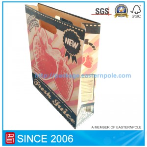 Ruskea kierrätysmateriaalin paperipussi, jossa on kuorittu kahva