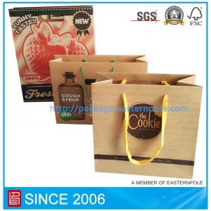 Ruskea kierrätysmateriaalin paperipussi, jossa on kuorittu kahva