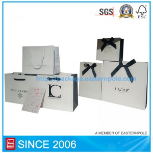 Tyylikäs lahjapaperipussi, jossa on yksilöllinen muotoilu