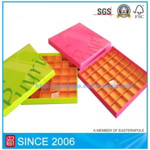 Ylellinen jäykkä suklaapakkaus, jossa on pahvi