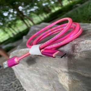 Holografisen salaman datakaapeli