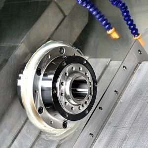 cnc-sorvin koneen jyrsintäpuoli ja pää