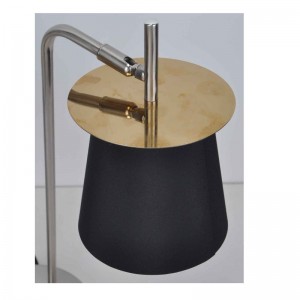 Pöytävalaisin kangasvarjolla ja koristearkki